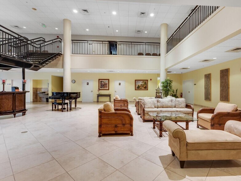 Building Photo - 2615 NE 3rd St