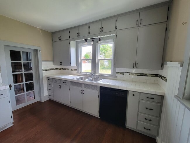 Building Photo - 204 E Beech St