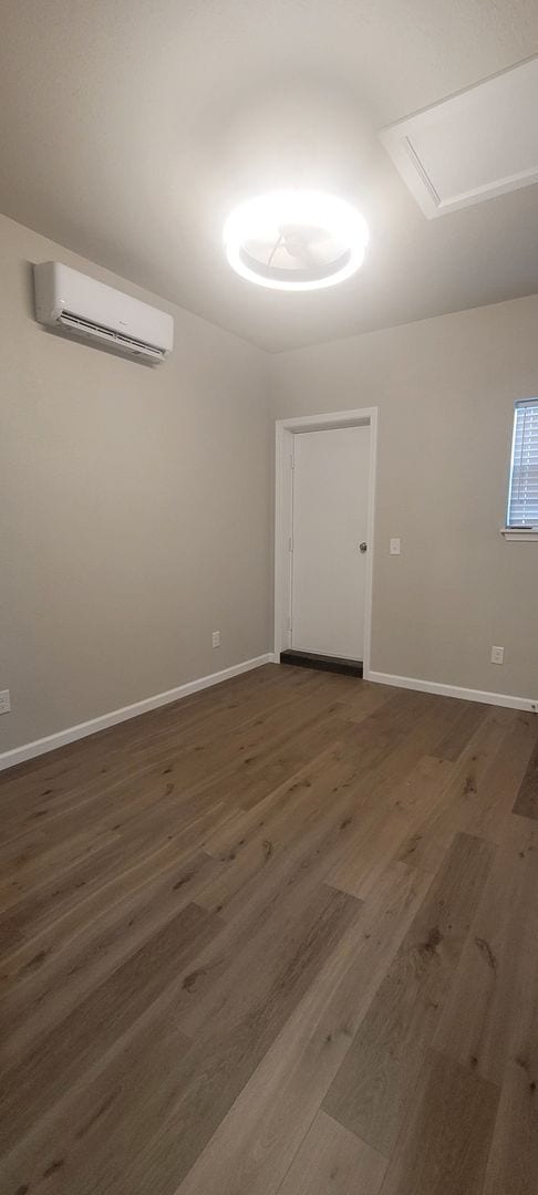 Building Photo - Gorgeous Garage Apartment!