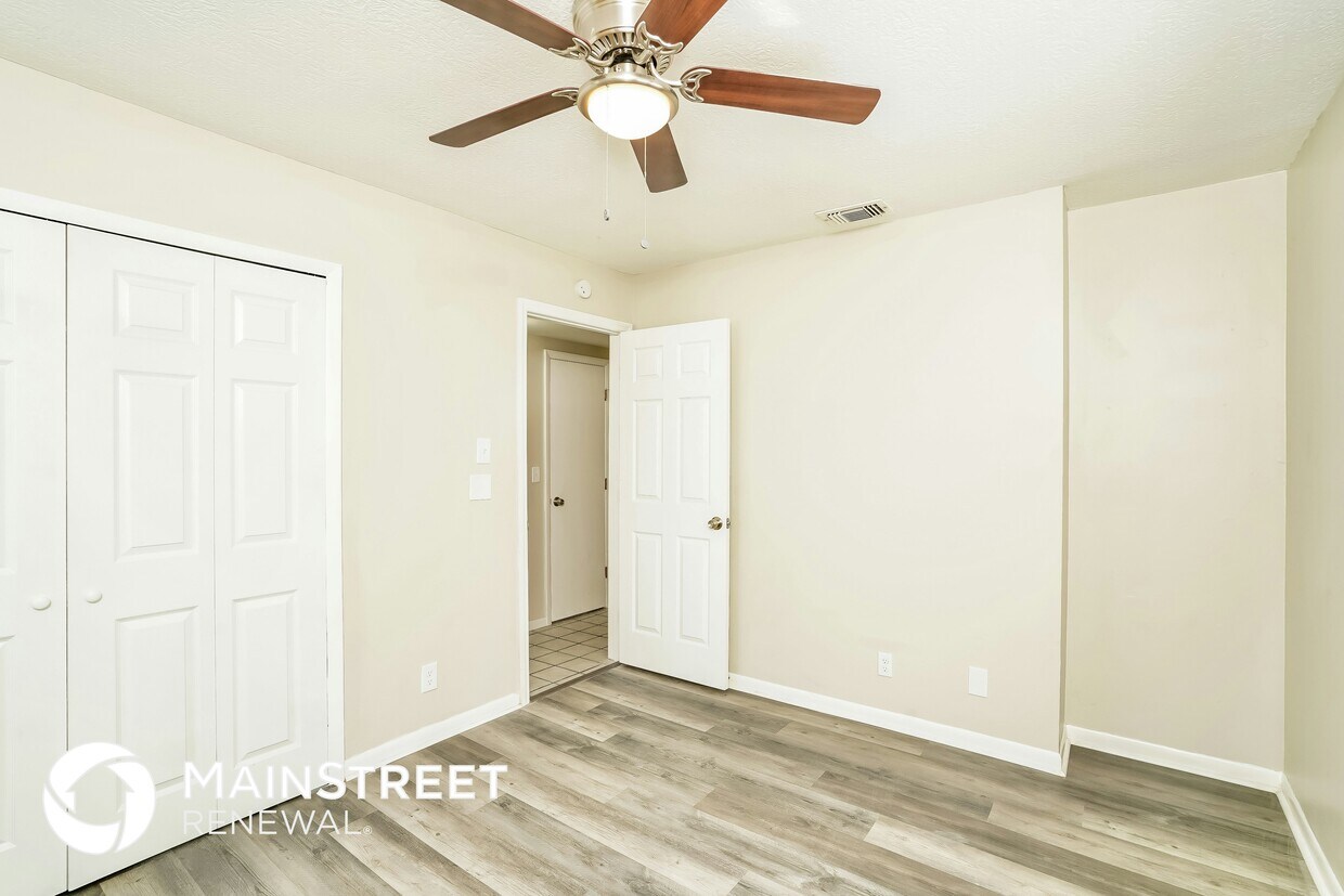 Building Photo - 3113 SE Quanset Cir