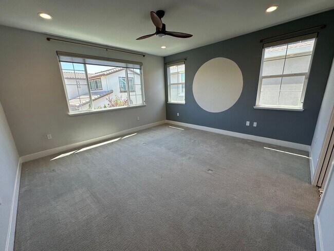 Building Photo - Stunning 4 Bedroom, 3 Bath Mountain House Home