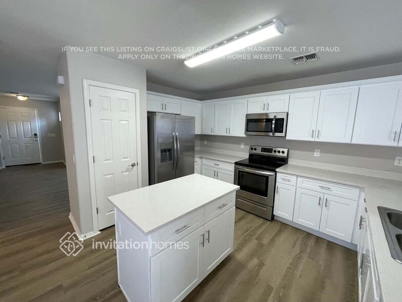 Building Photo - 8413 W Flavia Haven