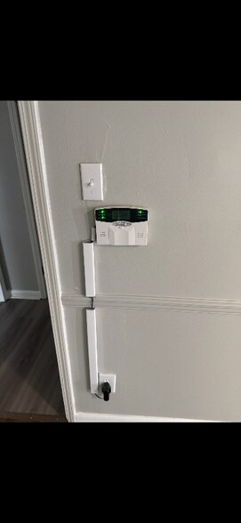 Building Photo - 715 Grandview Ave