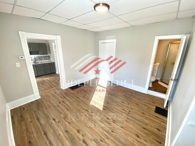 Building Photo - 906 Vine St