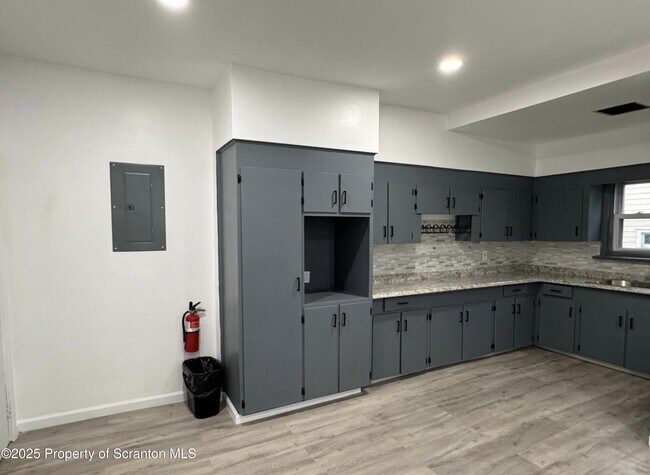 Building Photo - 342 N Main St