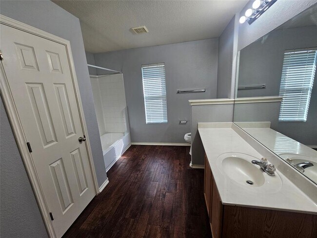 Building Photo - 201 Bluebonnet Tr