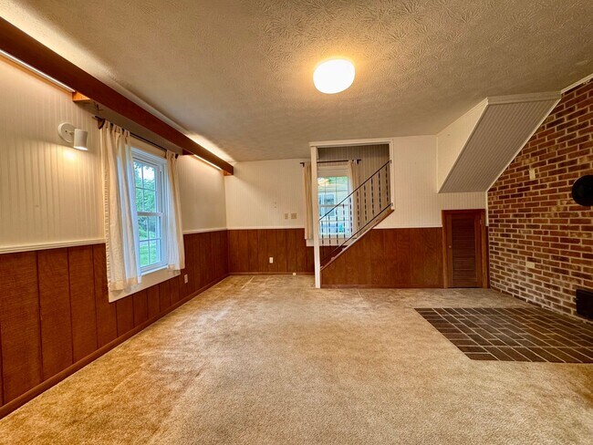 Building Photo - House for Rent in Bridgewater