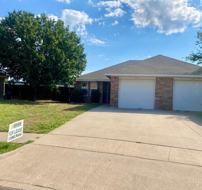 Building Photo - 305 Schumacher Dr