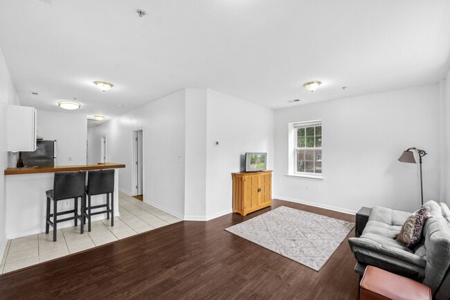 Building Photo - 4813 Calvert Rd