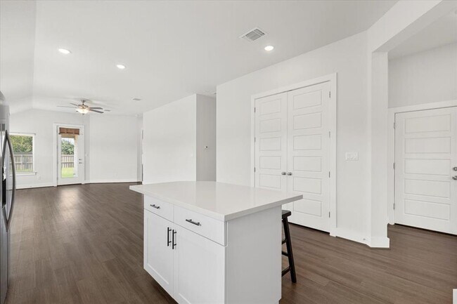 Building Photo - 122 Patrick Herndon Dr