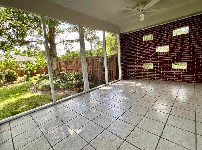 Building Photo - 320 Kenzel Ct