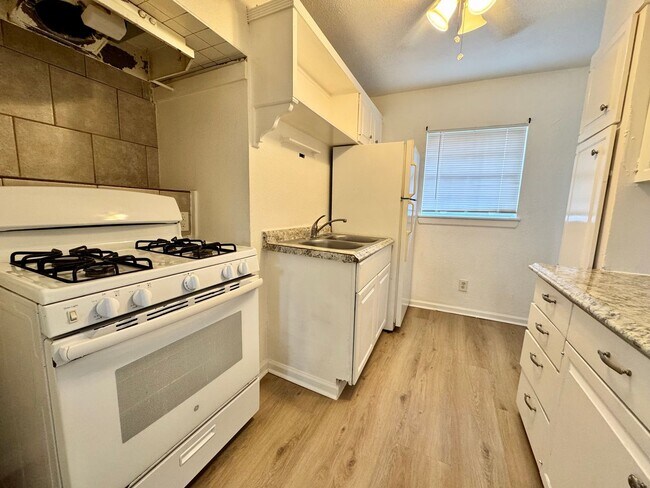 Building Photo - 602 Lovett Ave