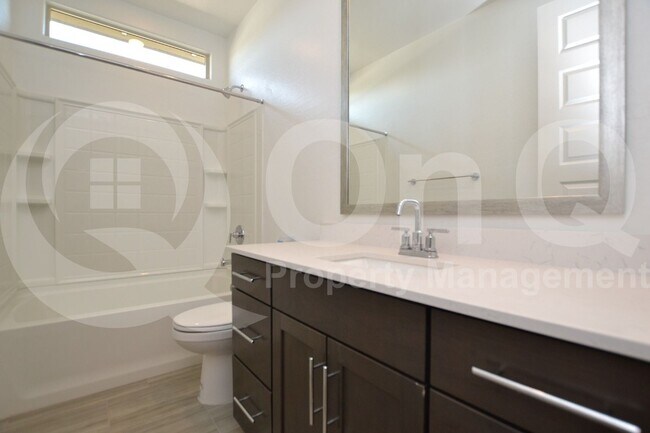 Building Photo - 9213 W Glenrosa Ave