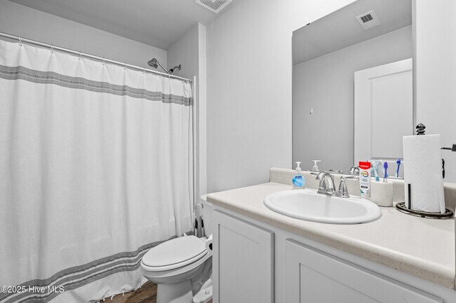 Building Photo - 214 Cleat Dr