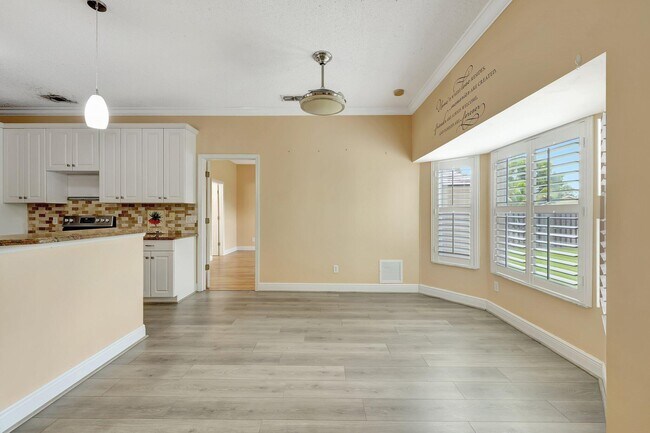 Building Photo - 2426 SE Betty Rd