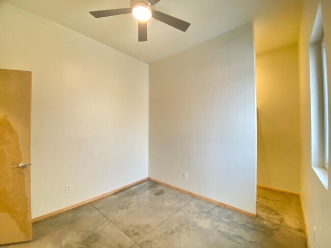 Building Photo - 1 MO. FREE RENT! Contemporary Retreat on Dunlap St.