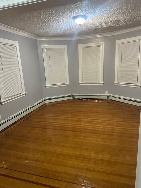 Building Photo - 106 Taylor St