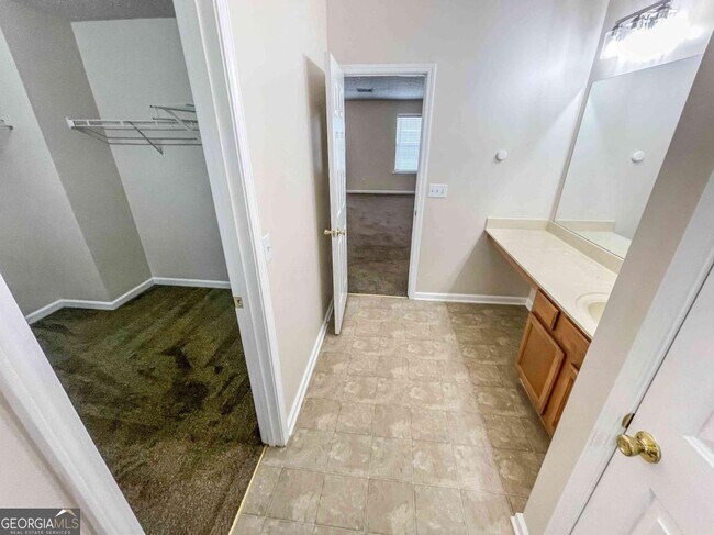 Building Photo - 6205 Tree Ridge Dr N W