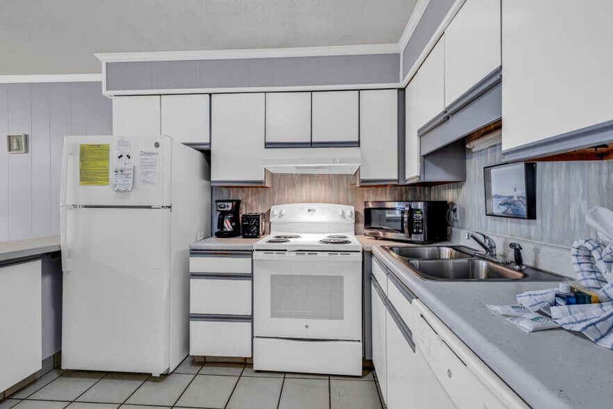 Building Photo - 828 Oxbow Dr