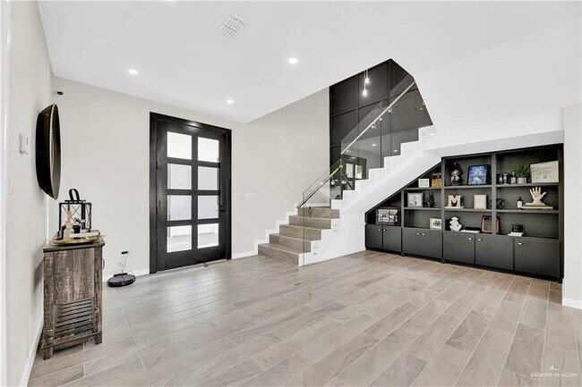 Building Photo - 1420 Providence Ave