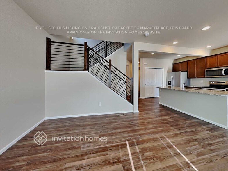 Building Photo - 11217 House Finch Ln