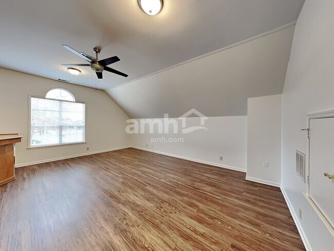 Building Photo - 6536 Arvington Way