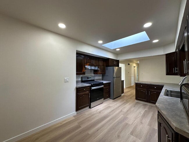 Building Photo - 2627 W 60th Dr