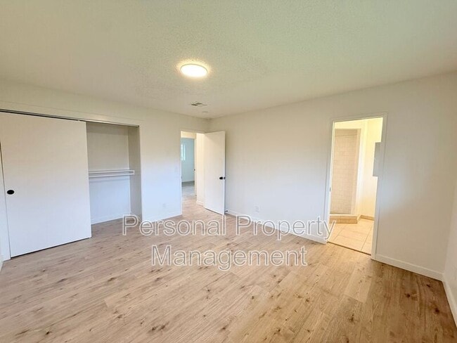 Building Photo - 12202 NE 2nd St