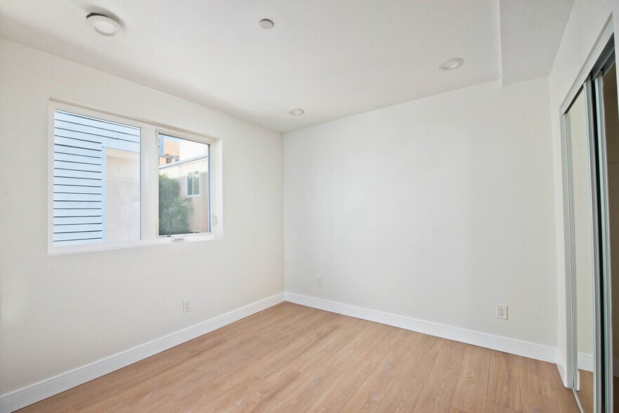 Building Photo - 635 N Harvard Blvd