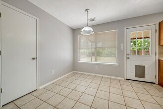 Building Photo - 33127 Cottonwood Bend