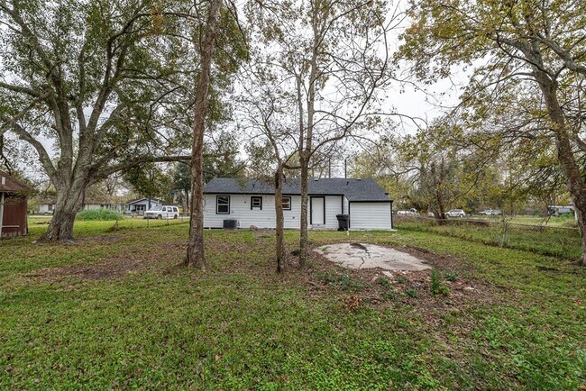 Building Photo - 4909 Higgins St