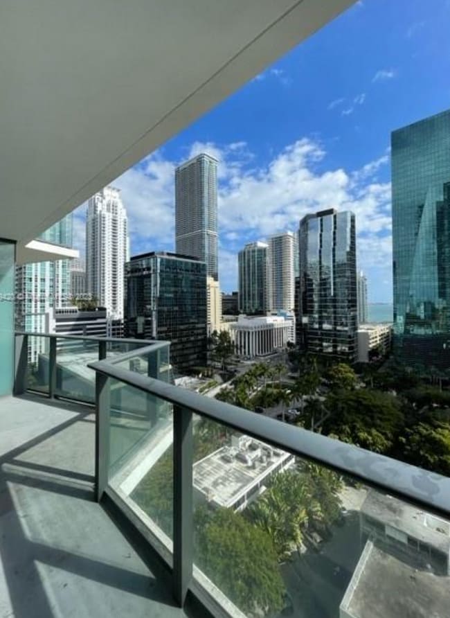 Building Photo - Stylish 1BR + Den at Dua Residences | Bay ...