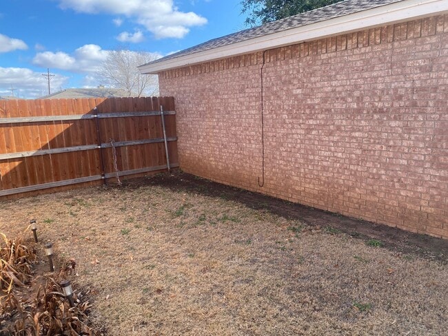 Building Photo - 3 bed 2 bath - Frenship ISD