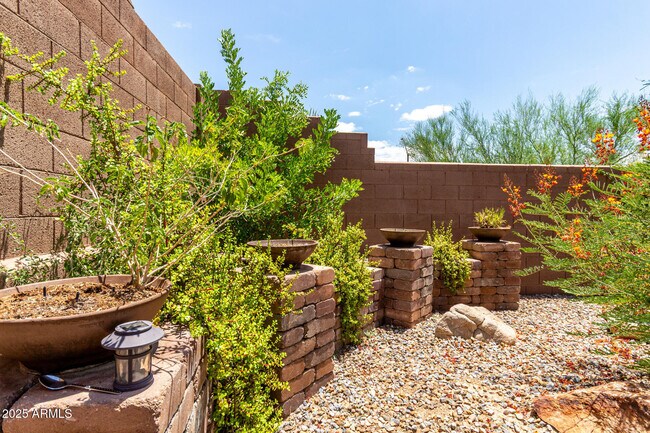 Building Photo - 2735 W Plum Hollow Dr