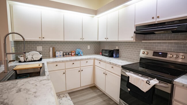 Building Photo - 8844 Marge Ct