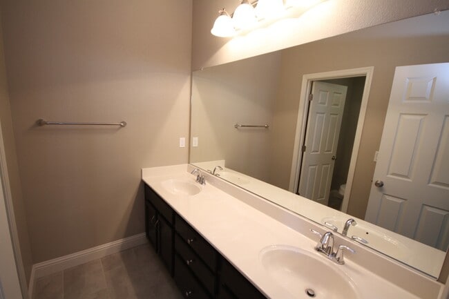 Building Photo - 4BR| 3.5 BA | 1936 SF | Two Story | Tenant Pays $190 monthly for WS&G