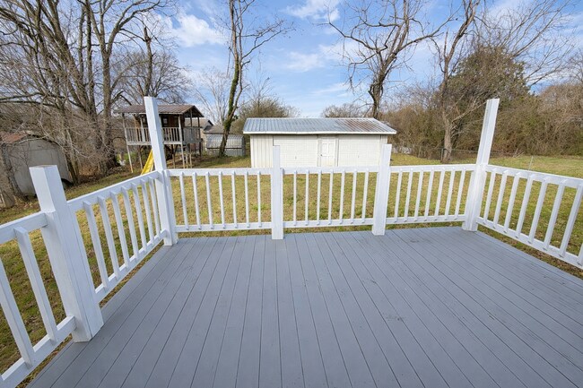 Building Photo - 503 Kirby Dr