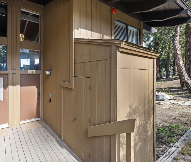 Building Photo - Fully Furnished 2 Bed / 2 Bath Corner Unit...