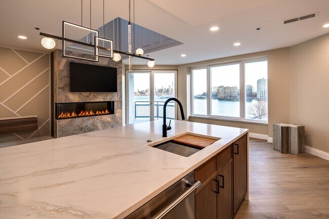 Building Photo - 600 Harbor Blvd