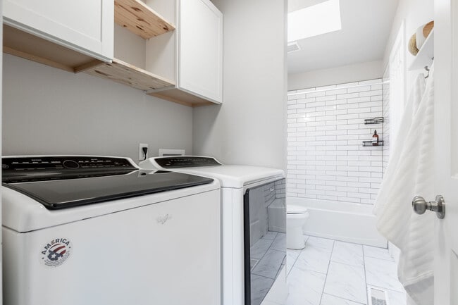 Building Photo - 7550 Churchwood Cir