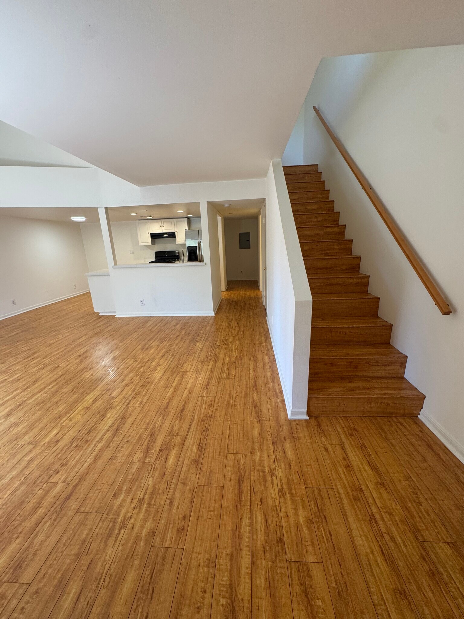 Building Photo - 14435 Riverside Dr