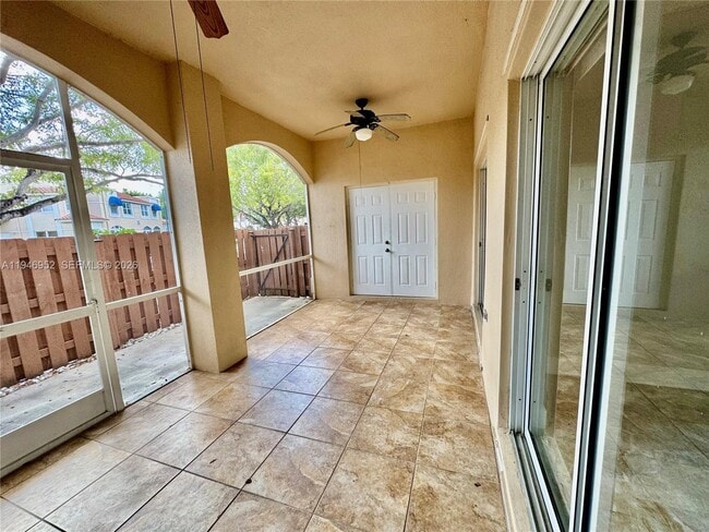 Building Photo - 549 Racquet Club Rd