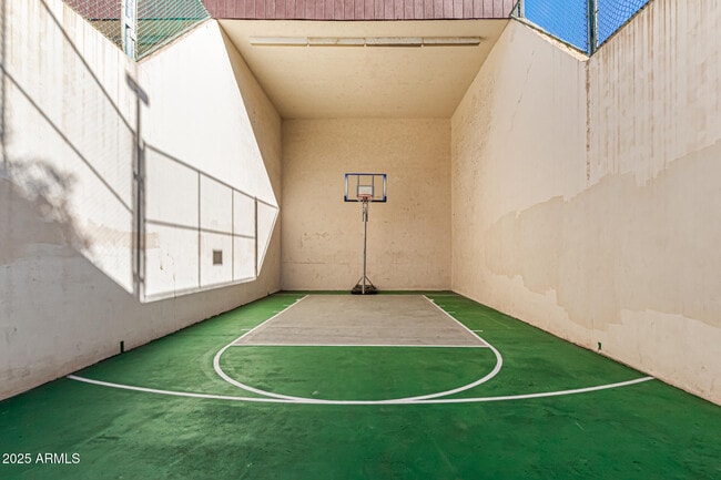 Building Photo - 461 W Holmes Ave