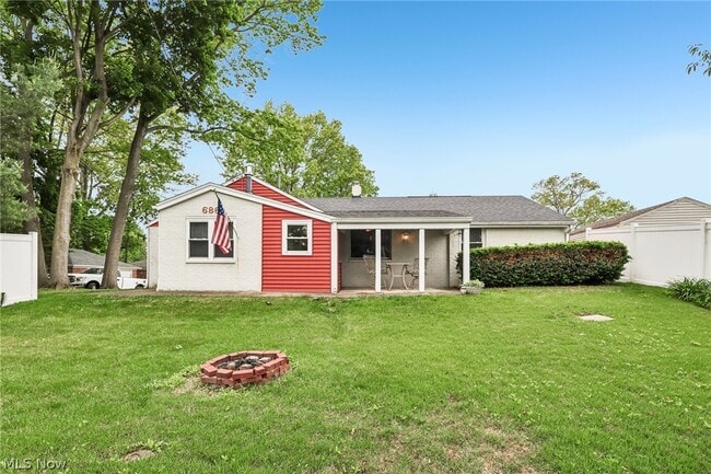 Building Photo - 686 Portage Lakes Drive