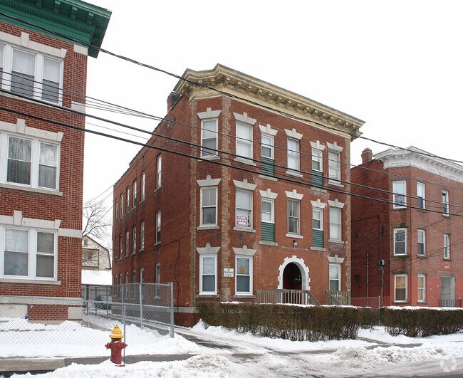 Primary Photo - 23-25 Bond St
