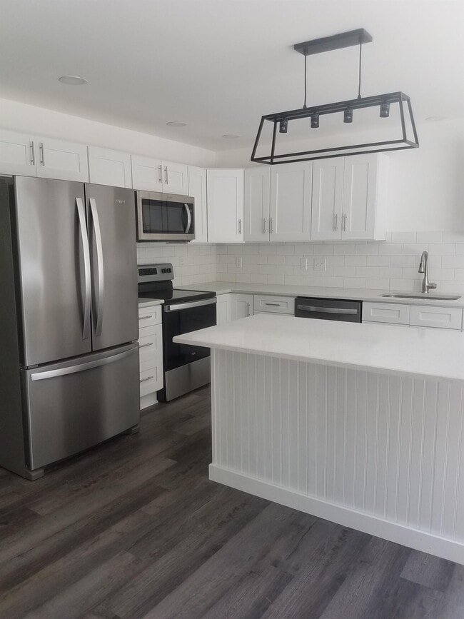 Building Photo - 145 N Brooksvale Rd