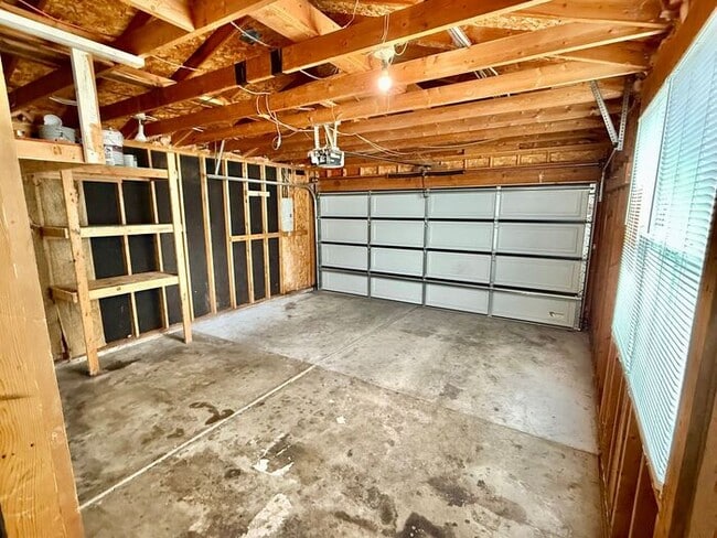 Building Photo - Tri-level Home with 4 bedrooms in Loveland!