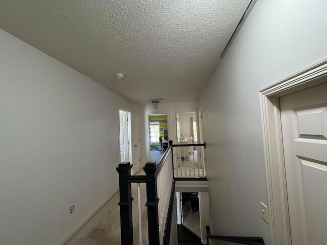 Building Photo - 5985 Inslee Rd