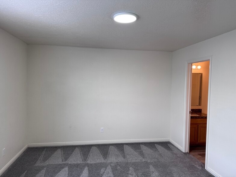 Building Photo - 2505 W 450 N