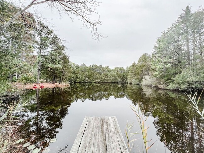 Building Photo - LOCATION! 5 mins from Carolina Beach bridg...